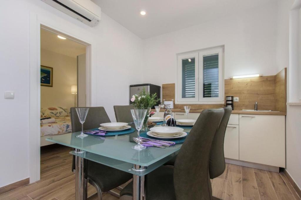 Riva 2 Apartment Крапани Екстериор снимка