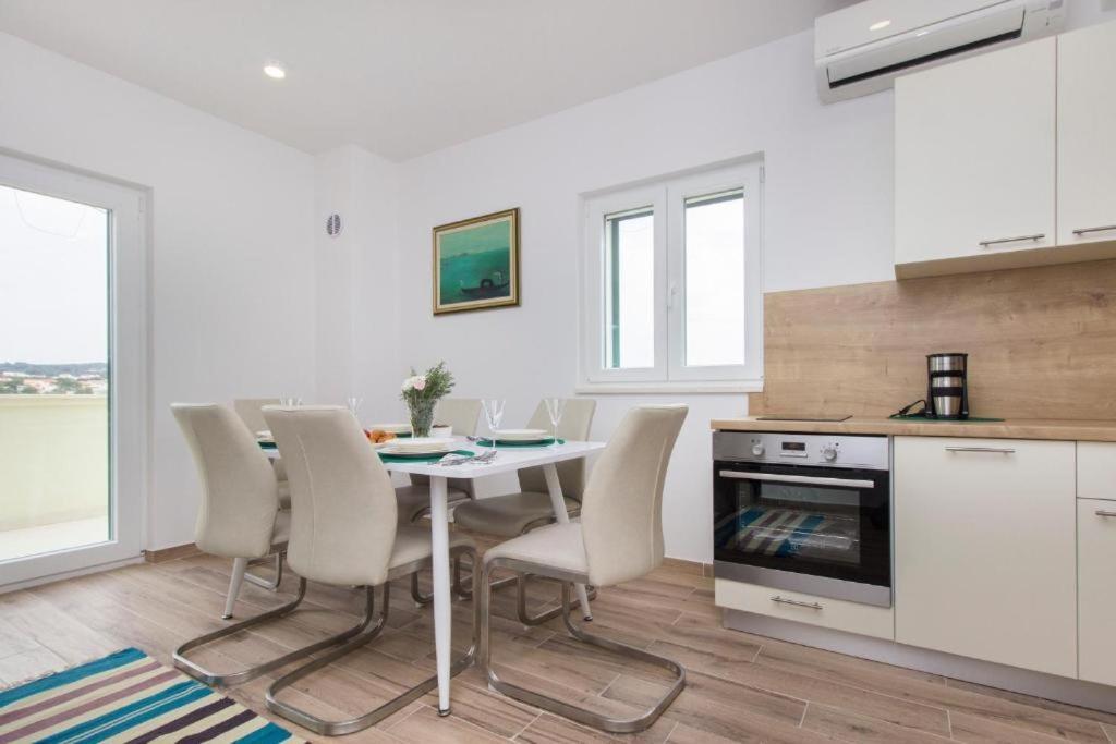 Riva 2 Apartment Крапани Екстериор снимка