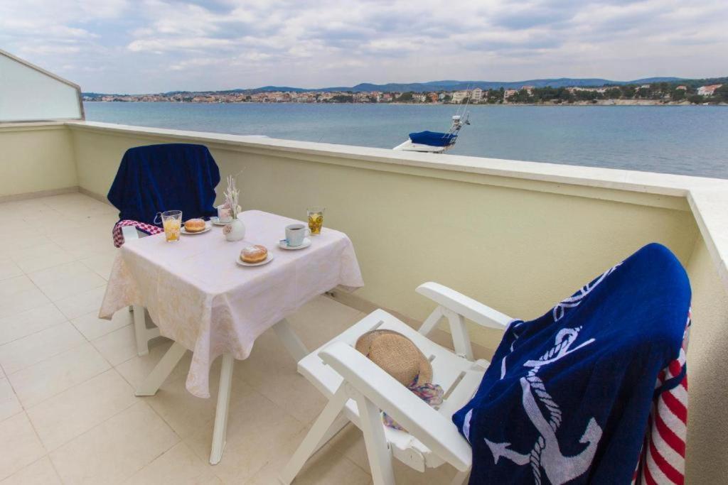 Riva 2 Apartment Крапани Екстериор снимка