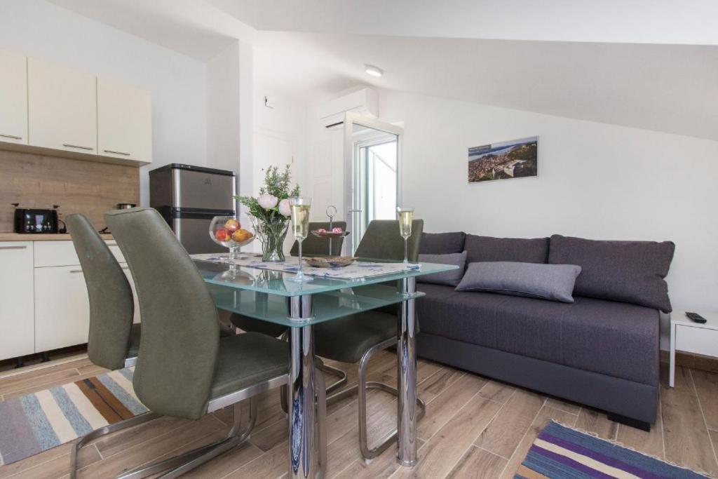 Riva 2 Apartment Крапани Екстериор снимка