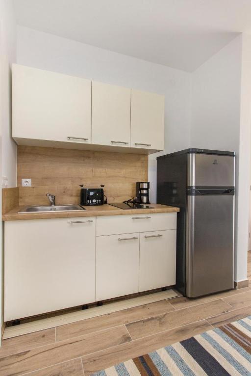 Riva 2 Apartment Крапани Екстериор снимка